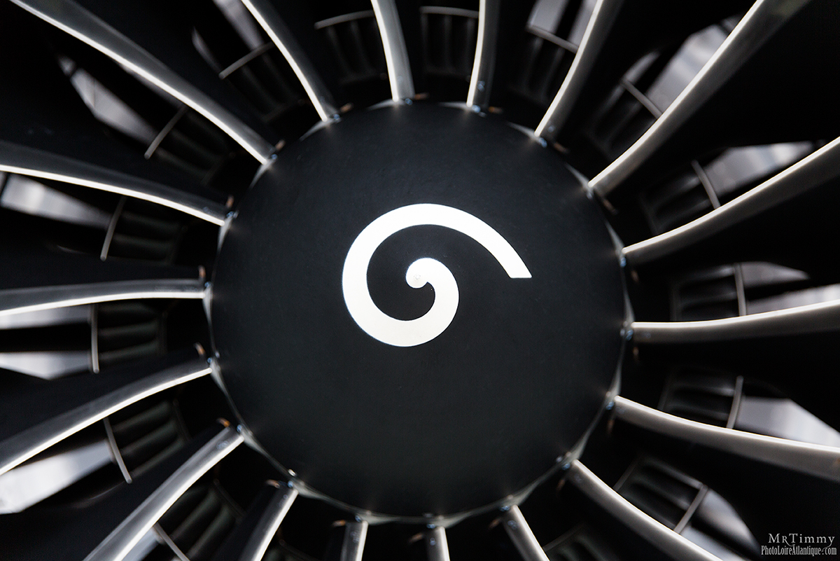 A321_airbus_saint_nazaire_photographe_corporate_entreprise_mrtimmy_spiral_lumière_reacteur