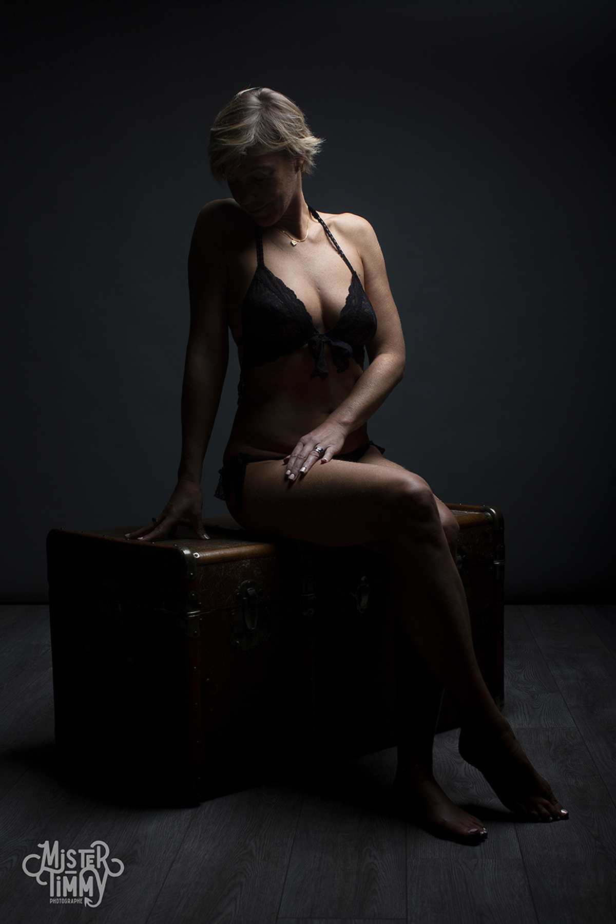 nu_nue_artistique_photographe_pro_saint_nazaire_studio_mister_timmy_mrtimmylingerie_sensuel_peau_belle_douceur_femme_feminine_boudoir_glamour